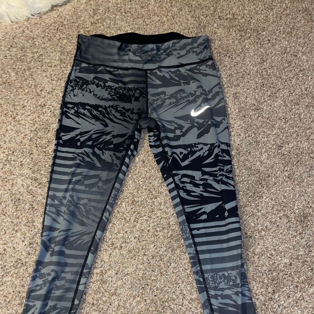 Nike reflective leggings with adjustable waist. Size youth large never worn